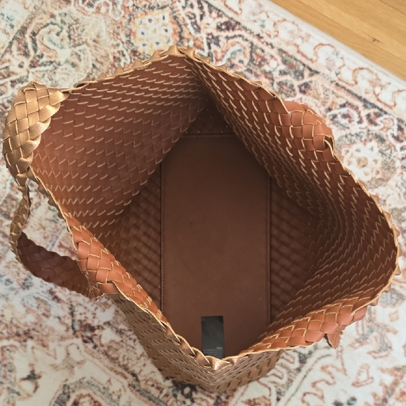 Ilse Jacobsen Elegant Reversible Woven Tote Bag - Brown And Rose Gold - Picture 2 of 5